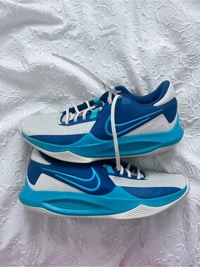 Nike White, Royal & Teal Performance Sneakers